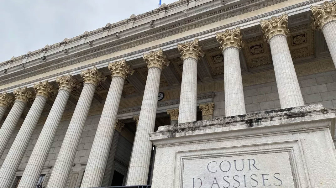 Avocat Versini - Mort d'Axelle Dorier, traînée sur 800 mètres à Lyon : colère et incidents après le verdict