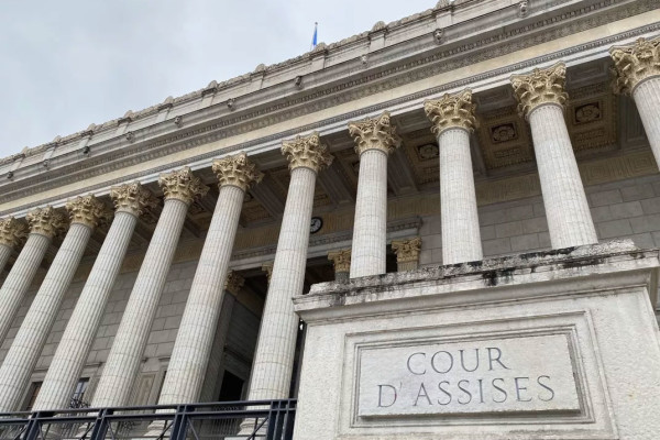 Avocat Versini - Mort d'Axelle Dorier, traînée sur 800 mètres à Lyon : colère et incidents après le verdict